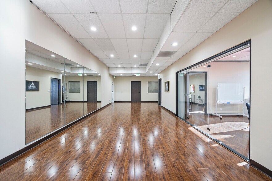 More Photos Of 23275 South Pointe Dr, Laguna Hills Office For Lease