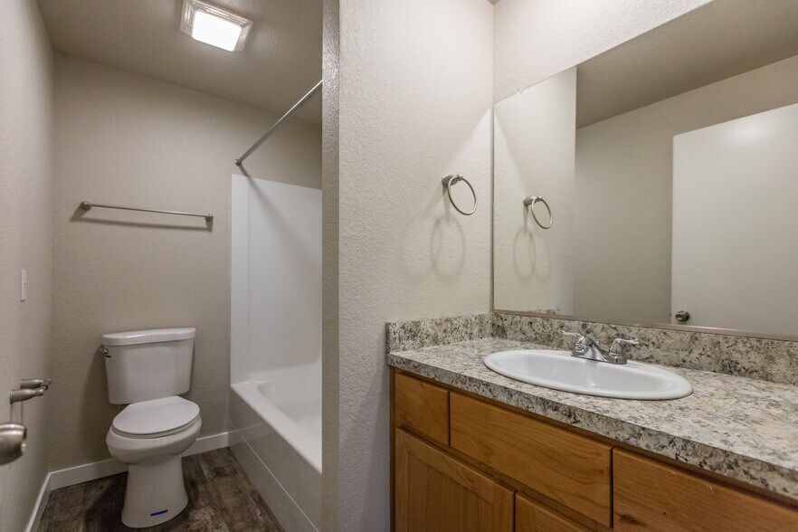 More Photos Of 1570 James St, Woodburn Apartments For Sale