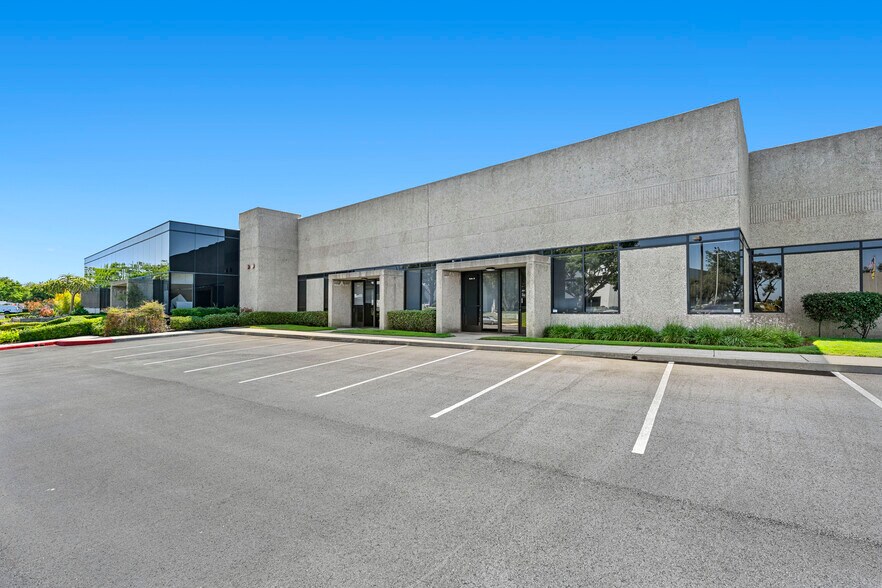 More Photos Of 8451 Miralani Dr, San Diego Manufacturing For Lease