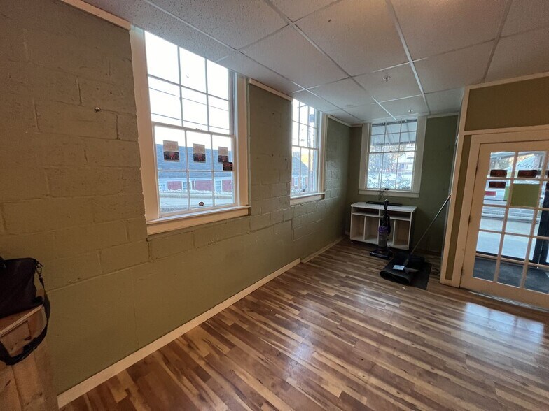 More Photos Of 43 Grove St, Peterborough Freestanding For Lease