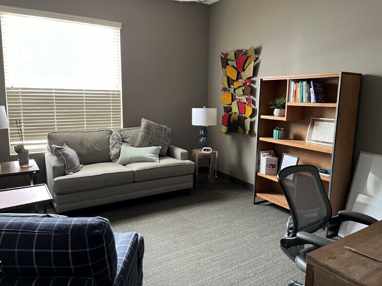 More Photos Of 14551 Judicial Rd, Burnsville Office For Sale