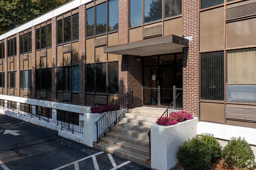 More Photos Of 4 Militia Dr, Lexington Office For Lease