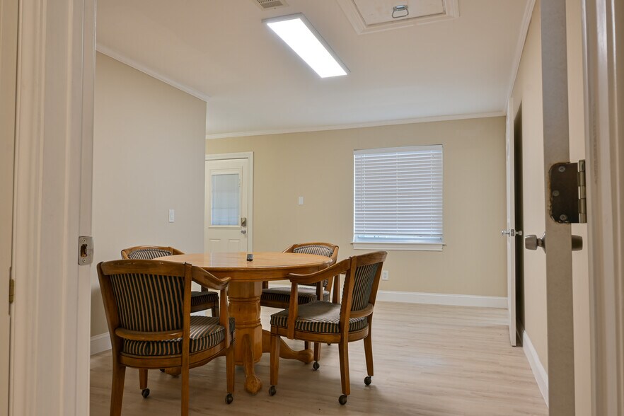 More Photos Of 304 E Broad St, Mansfield Office For Lease