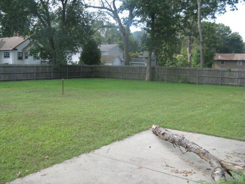 More Photos Of 675 W Shore Rd, Warwick Showroom For Sale