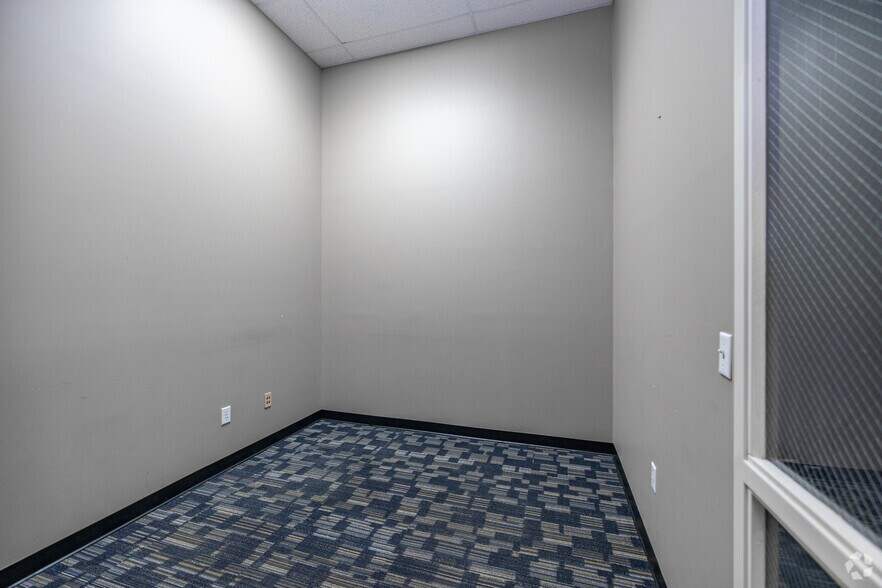 More Photos Of 420 W Morris Blvd, Morristown Office For Lease