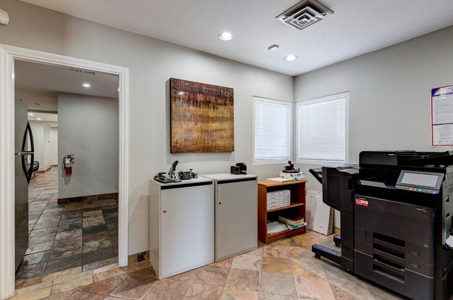 More Photos Of 510 S 8th St, Las Vegas Office Residential For Sale