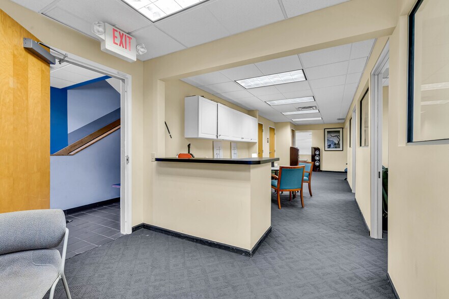 More Photos Of 3050 Delta Marine Dr, Columbus Office For Sale