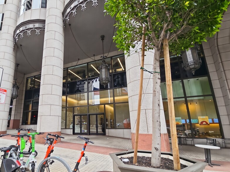 More Photos Of 580 California St, San Francisco Coworking Space