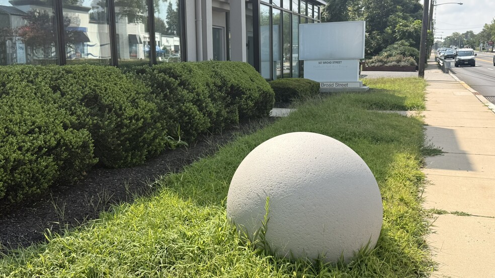 More Photos Of 507 Broad St, Shrewsbury Storefront Retail Office For Lease