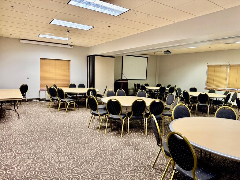 More Photos Of 5000 Merle Hay Rd, Des Moines Hotel For Sale