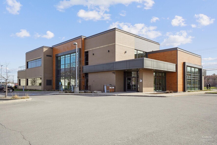 More Photos Of 4771 Boul Laurier, Terrebonne Office For Sale