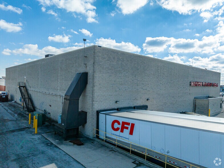 More Photos Of 7600 La Crosse Ave, Burbank Freestanding For Lease