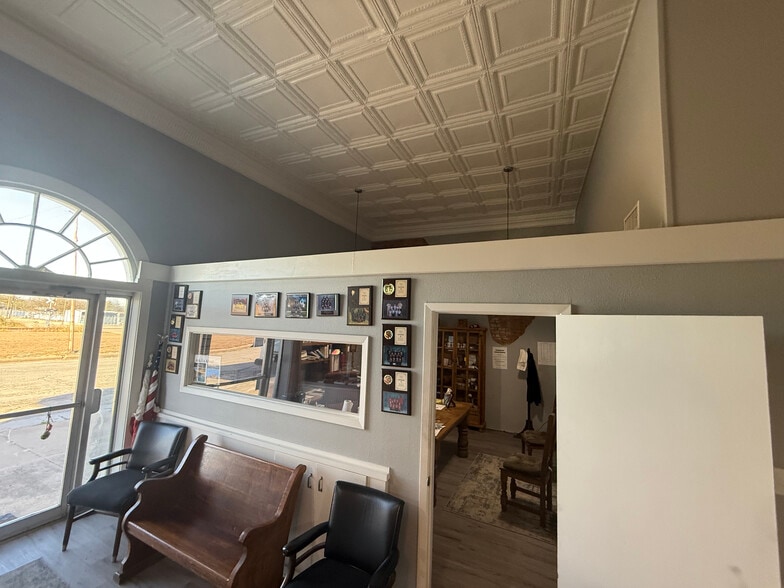 More Photos Of 214 N Railroad St, Mexia Office For Sale