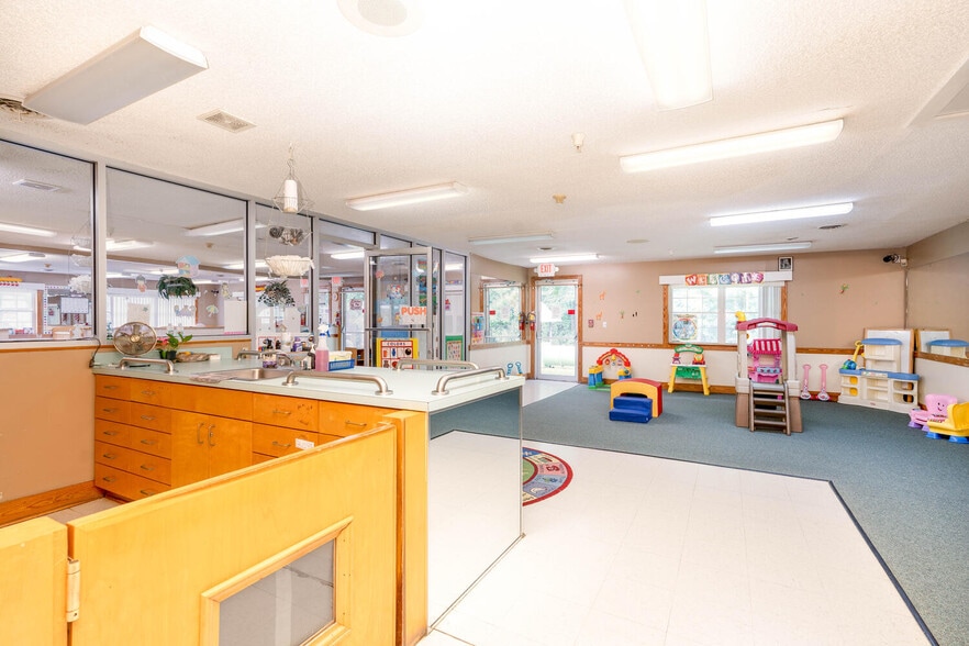 More Photos Of 2081 Mesa Valley Way, Austell Specialty For Sale