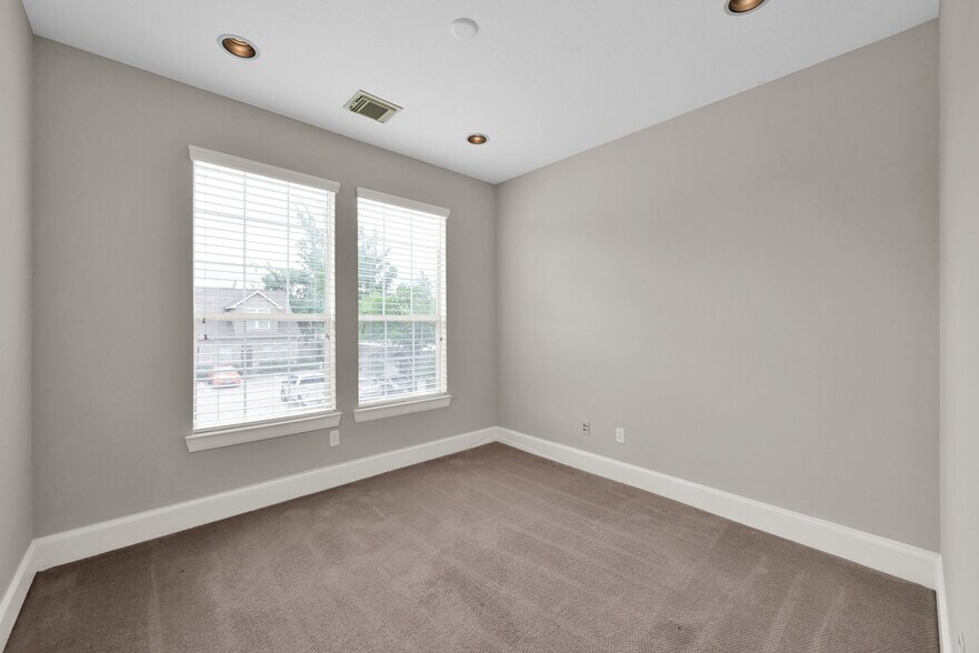 More Photos Of 25511 Budde Rd, The Woodlands Office For Lease