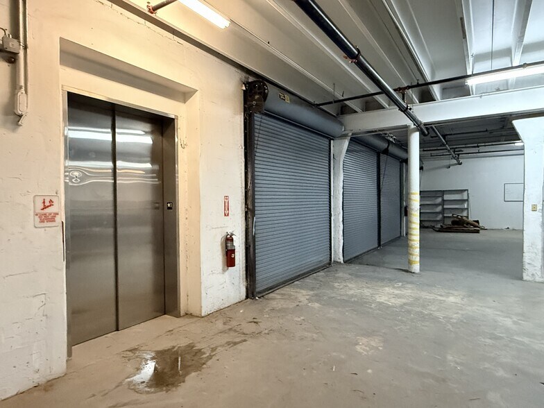 More Photos Of 1195 S Congress Ave, West Palm Beach Showroom For Lease