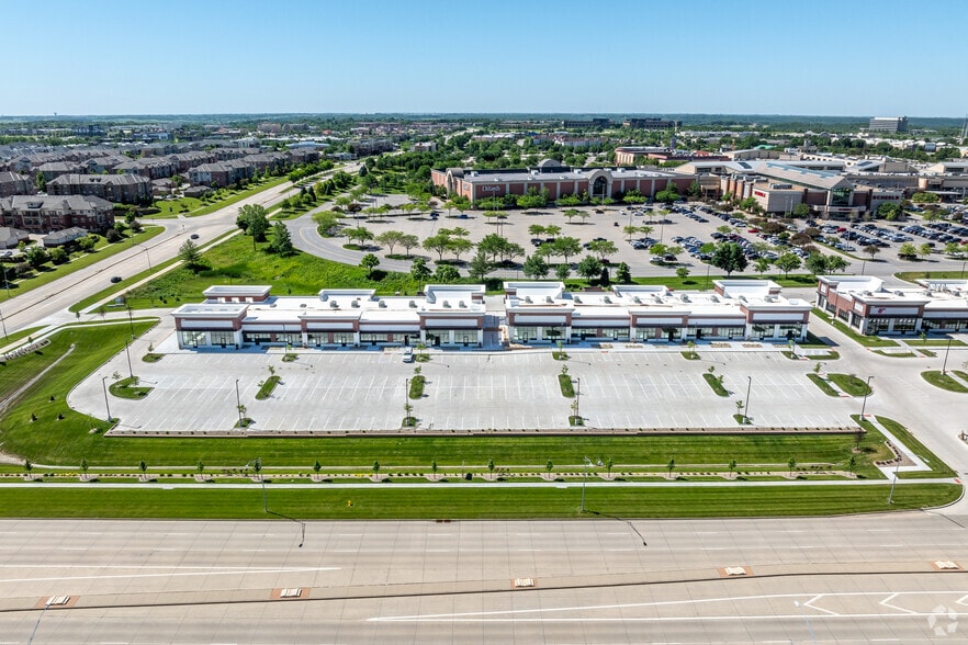 More Photos Of 6840 & 6880 E.P. True PKWY, West Des Moines General Retail For Lease