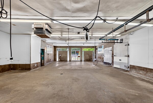 More Photos Of 1416 W Trade St, Charlotte Freestanding For Sale