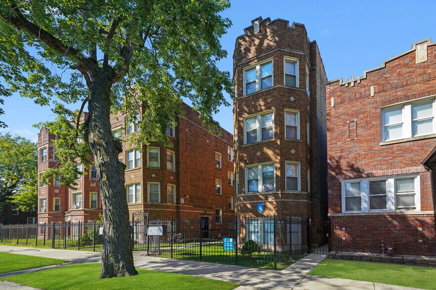 More Photos Of 7150 S Cornell Ave, Chicago Apartments For Sale