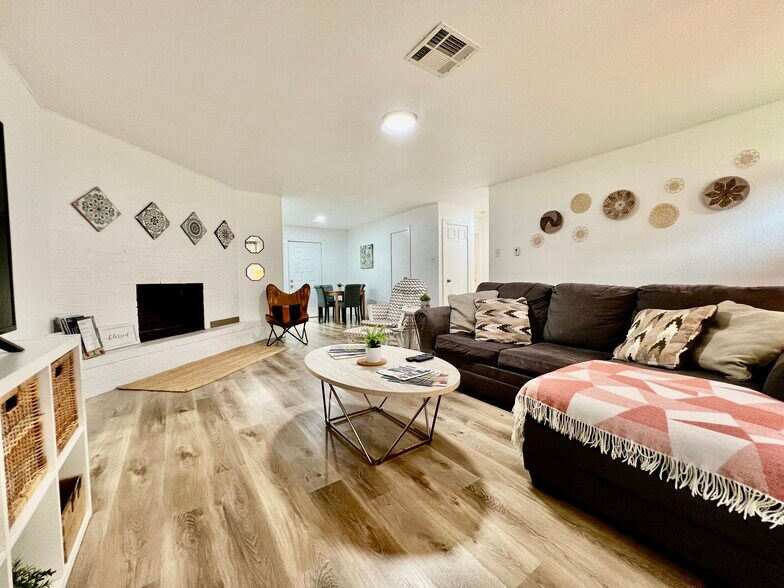 More Photos Of 902 E Highway St, Fredericksburg Specialty For Sale