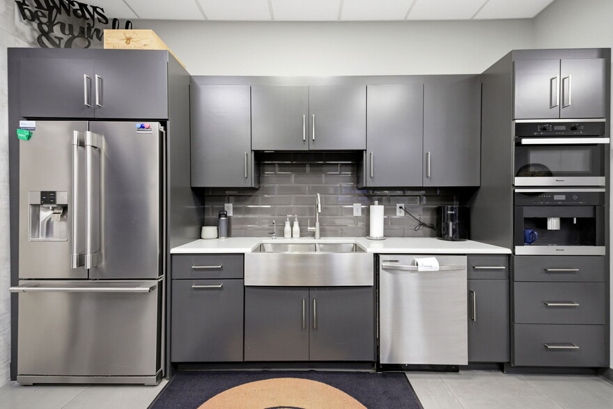 More Photos Of 326 SE Douglas St, Lees Summit Office For Sale