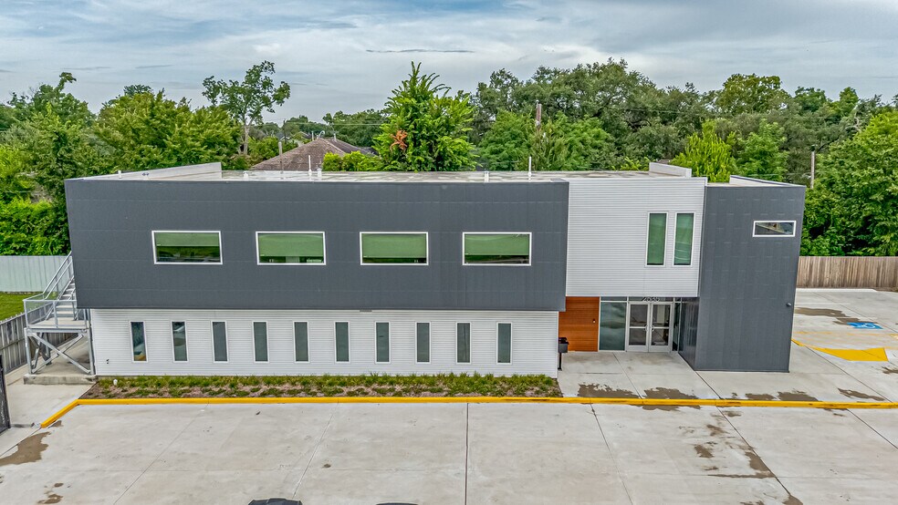 More Photos Of 2535 North Fwy, Houston Office For Lease