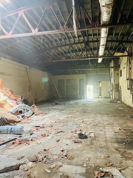 More Photos Of 1701 Jonesboro Rd, Atlanta General Retail For Lease