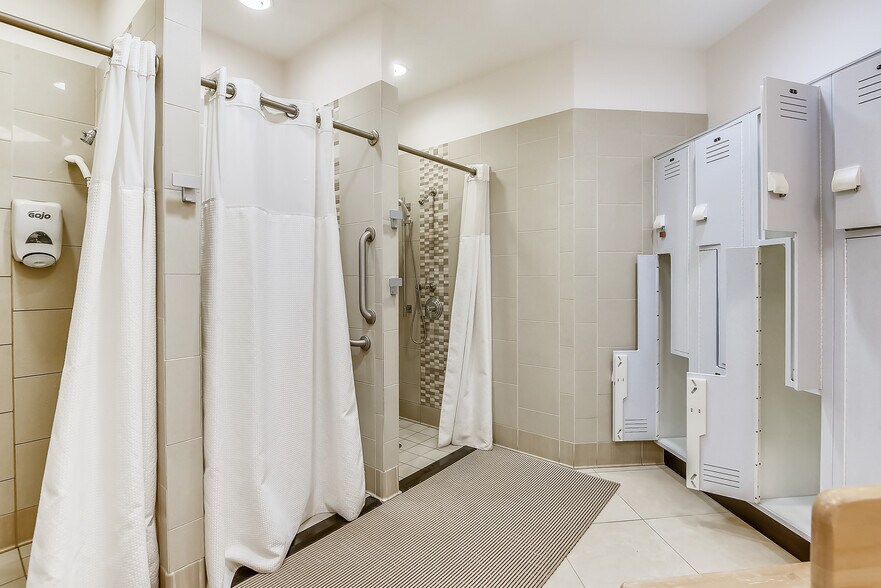 More Photos Of 2550 Wasser Ter, Herndon Office For Sale