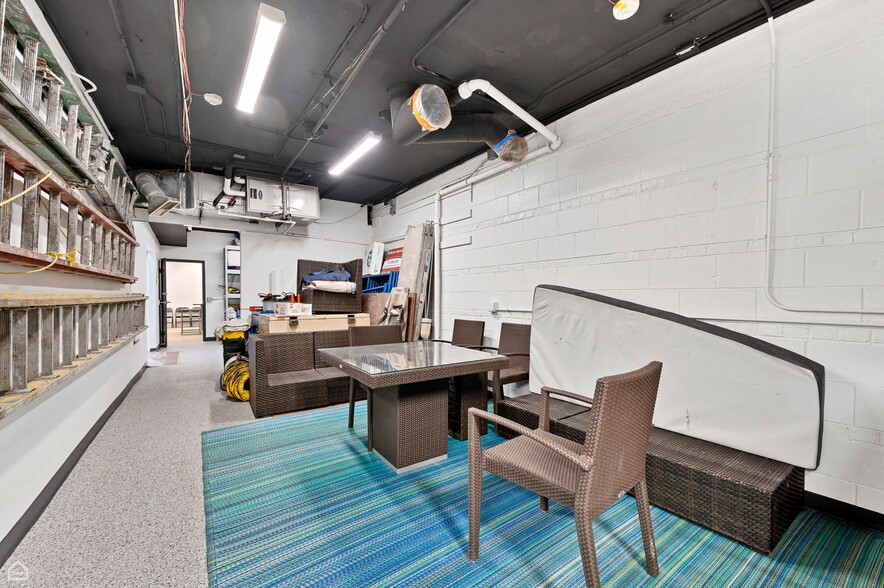 More Photos Of 837 Mannheim Rd, Bellwood Showroom For Sale