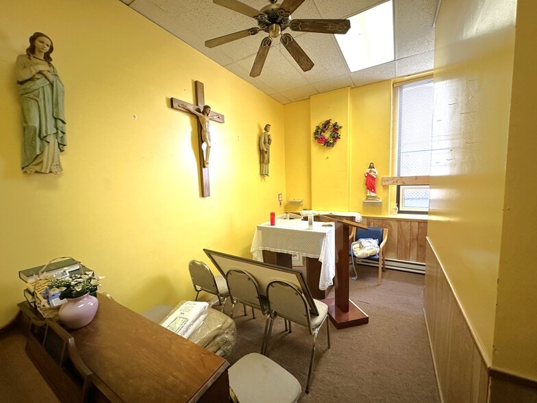 More Photos Of 1542 N Gilmor St, Baltimore Religious Facility For Sale