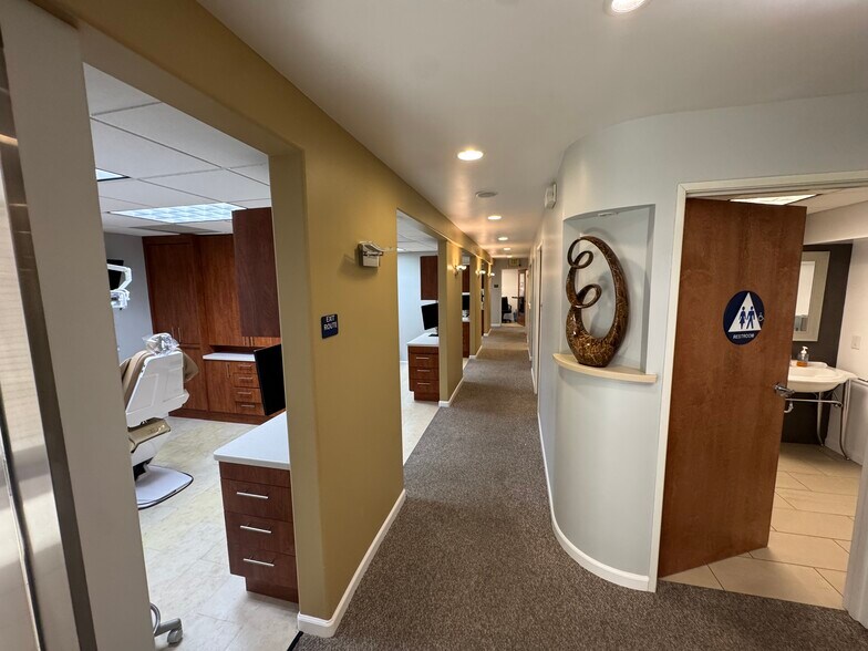 More Photos Of 124 N Locust St, Inglewood Medical For Sale