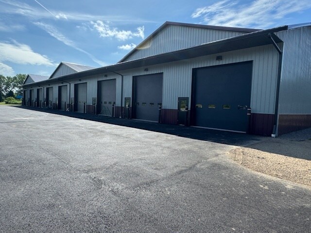 More Photos Of 10 Regency Oaks Blvd, Rochester Warehouse For Lease