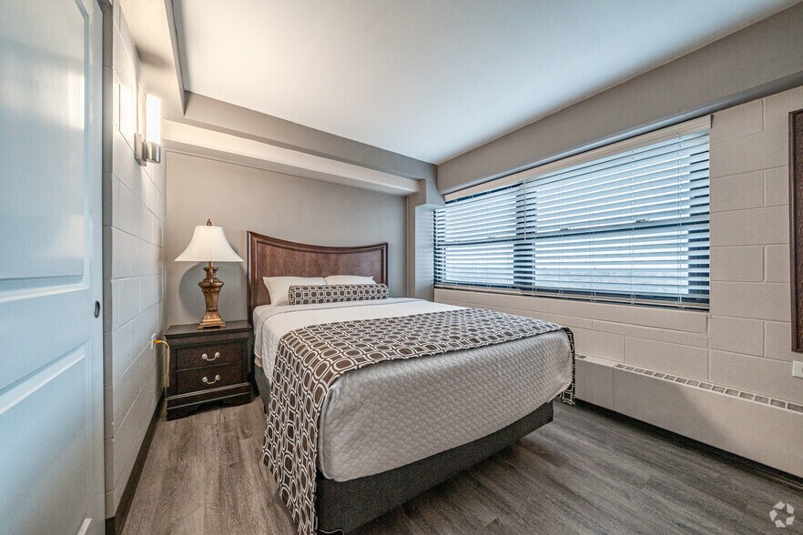 More Photos Of 311 N Ottawa St, Joliet Apartments For Lease