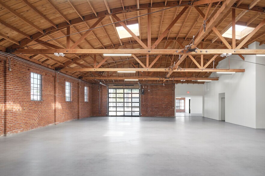 More Photos Of 3626 W Jefferson Blvd, Los Angeles Loft Creative Space For Lease
