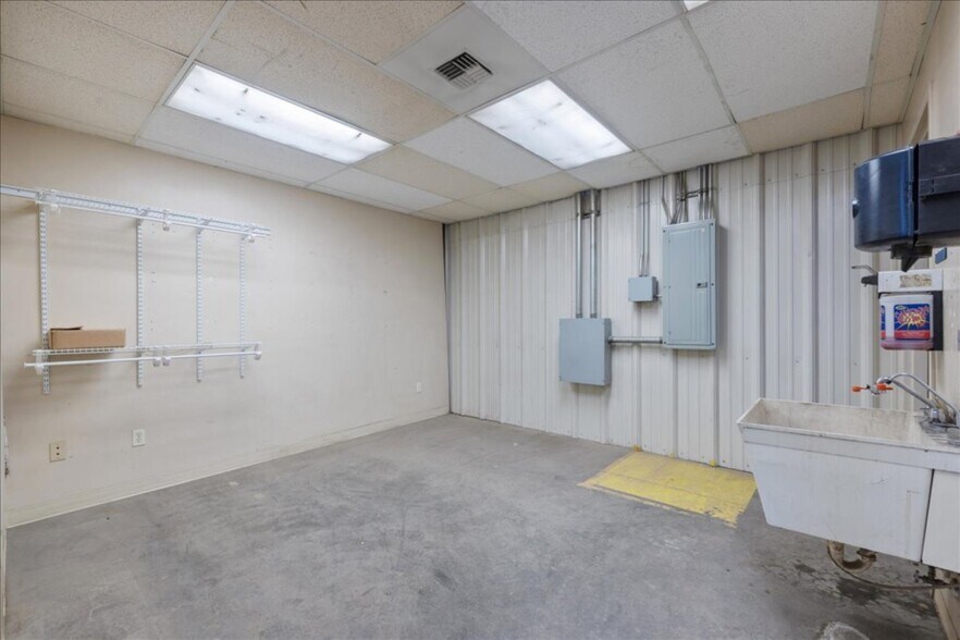 More Photos Of 6830 Commercial Ave, Billings Industrial For Sale