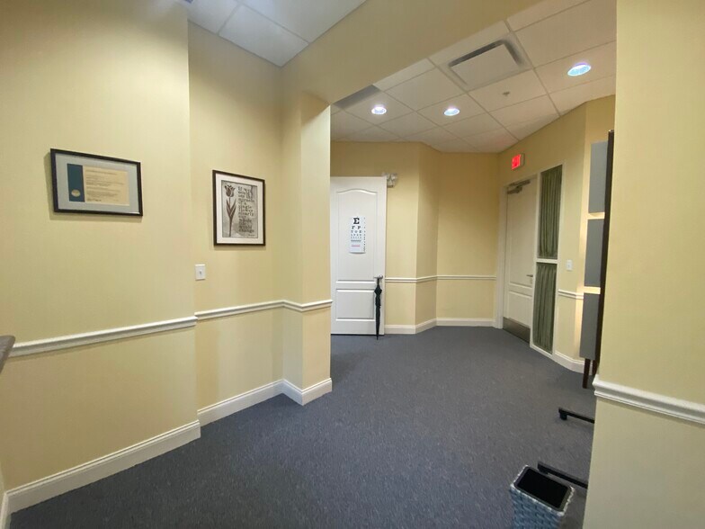 More Photos Of 5602 Marquesas Cir, Sarasota Office For Sale