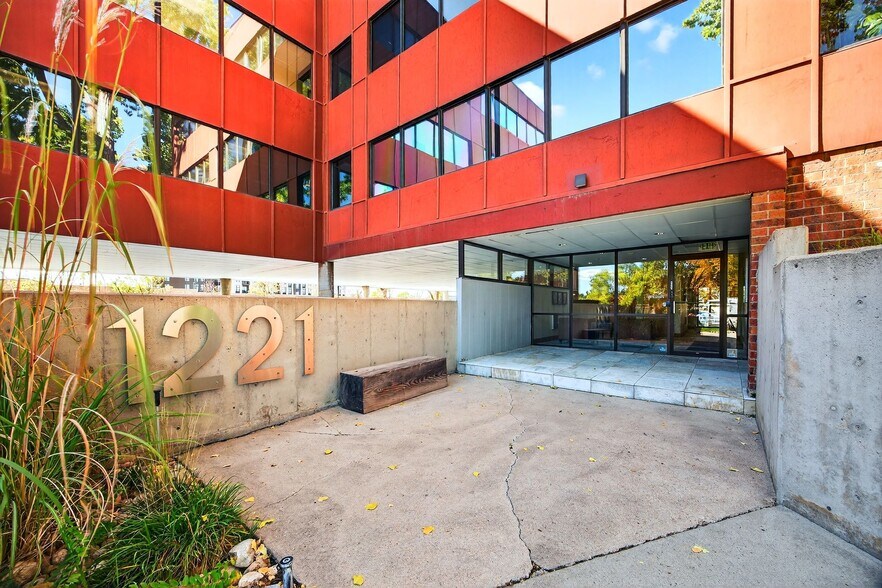More Photos Of 1221 S Clarkson St, Denver Office For Lease