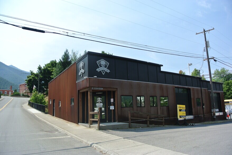 More Photos Of 2 S Division St, Kellogg Restaurant For Sale