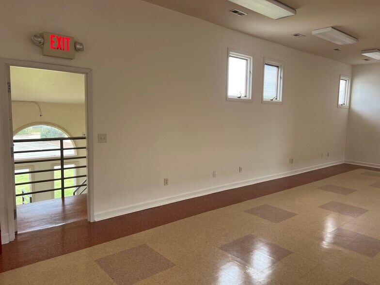 More Photos Of 755 Thimble Shoals Blvd, Newport News Loft Creative Space For Lease