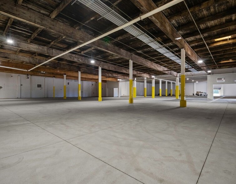 More Photos Of 930 W Washington St, Stayton Warehouse For Lease