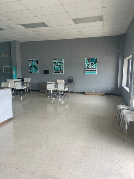 More Photos Of 2124 S Highway 501, Marion Auto Dealership For Lease