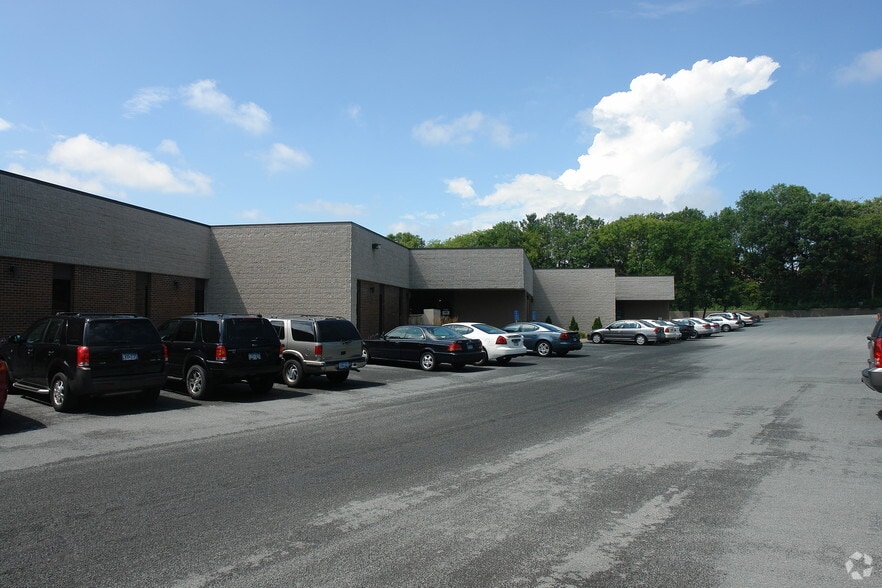 More Photos Of 15225-15305 Minnetonka Blvd, Minnetonka Warehouse For Lease