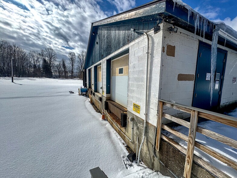 More Photos Of 33 Transport Dr, Bennington Freestanding For Sale