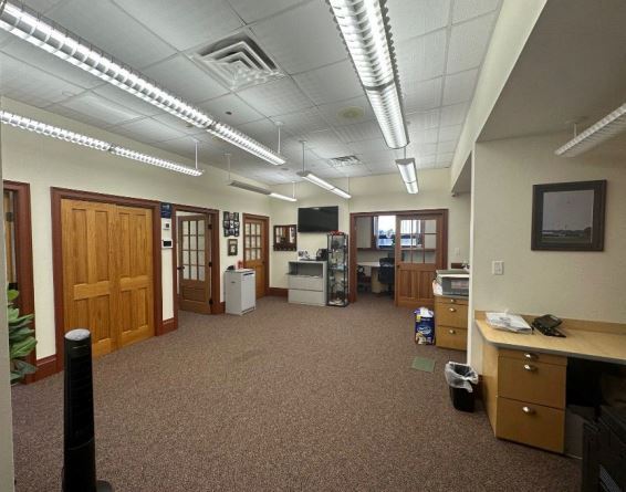 More Photos Of 95 Toledo St, Farmingdale Flex For Lease