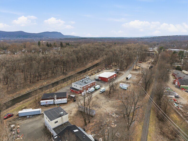 More Photos Of 131 Texas Rd, Northampton Light Manufacturing For Sale