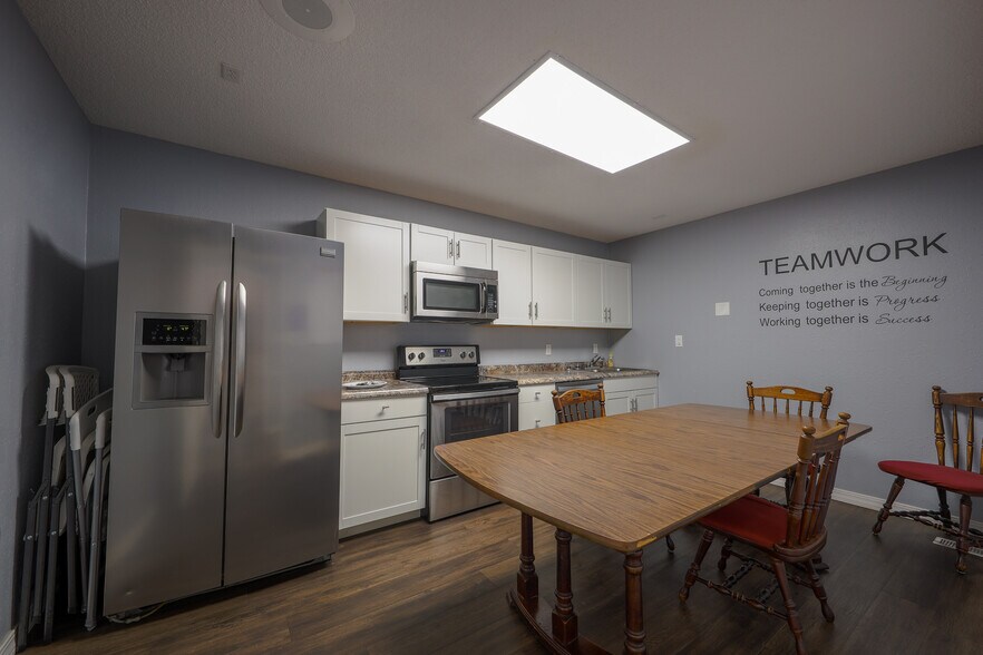 More Photos Of 601 S Broadway St, Grove Medical For Sale