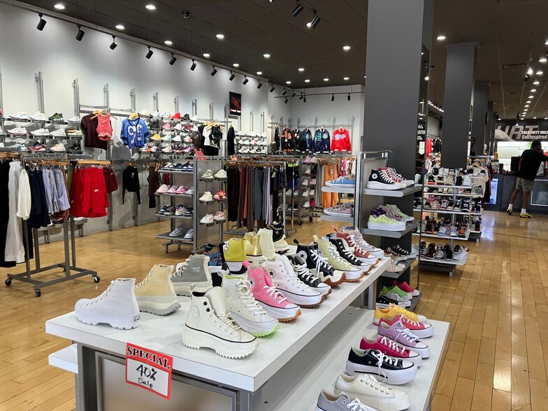 More Photos Of 4032 W Madison St, Chicago General Retail For Sale