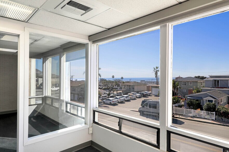 More Photos Of 900-944 Glenneyre St, Laguna Beach Office Residential For Lease