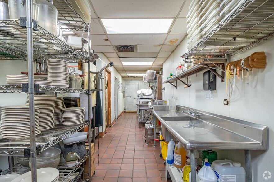 More Photos Of 7680 Grand Ave, Gurnee Restaurant For Sale