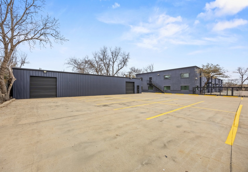 More Photos Of 1878 Royal Ln, Dallas Warehouse For Sale